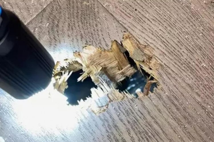 Evlerine uzaydan 'enkaz' d&uuml;şm&uuml;şt&uuml;! NASA'dan 80 bin dolarlık tazminat istiyorlar