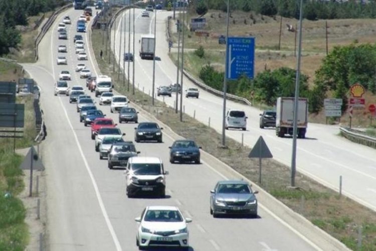 43 ilin ge&ccedil;iş g&uuml;zergahı olan 'kilit kavşak'tan bayram tatilinde 1 milyon 757 bin ara&ccedil; ge&ccedil;ti