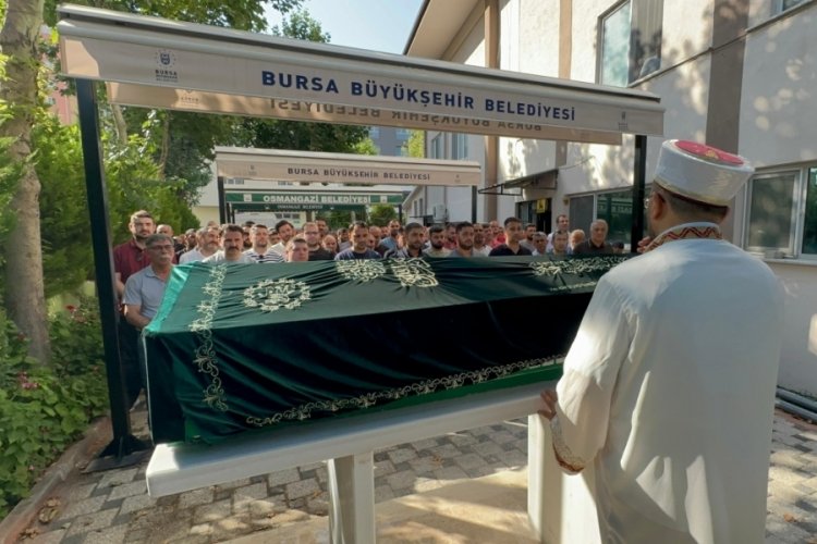 Bursa'da jet skiden d&uuml;şerek hayatını kaybeden gen&ccedil; kız toprağa verildi