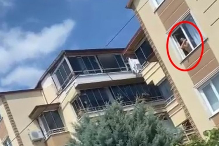 Eşiyle g&ouml;r&uuml;şmek i&ccedil;in &ccedil;ocuklarını rehin aldı