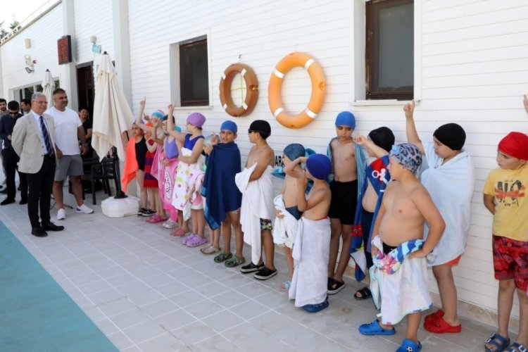 Mudanya Belediyesi y&uuml;zme havuzunda yaz sezonu başladı