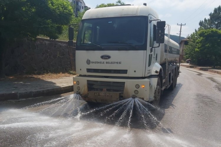 Kocaeli'nde yaz  temizliği! Su tankerleriyle devam ediyor