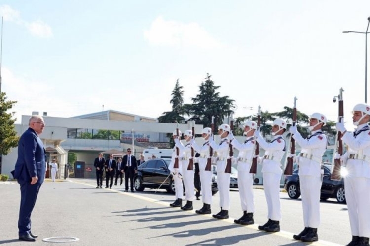 Bakan G&uuml;ler, İstanbul Tersanesi Komutanlığında incelemelerde bulundu