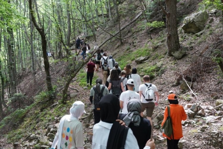 Bursa'da gen&ccedil;ler doğa i&ccedil;in y&uuml;r&uuml;d&uuml;
