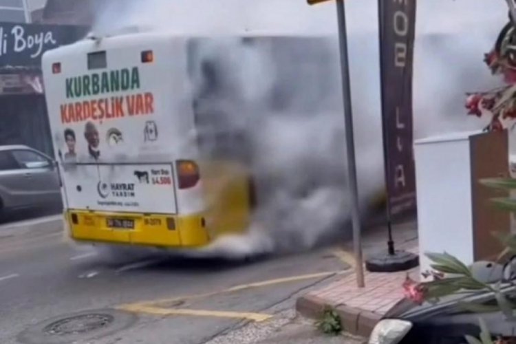 İETT otob&uuml;s&uuml;nde yangın paniği: G&ouml;z g&ouml;z&uuml; g&ouml;rmedi