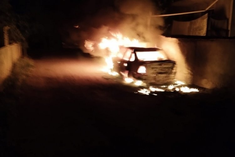 Konya'da 2 otomobili kundaklayan kadın tutuklandı, yeğeni g&ouml;zaltında
