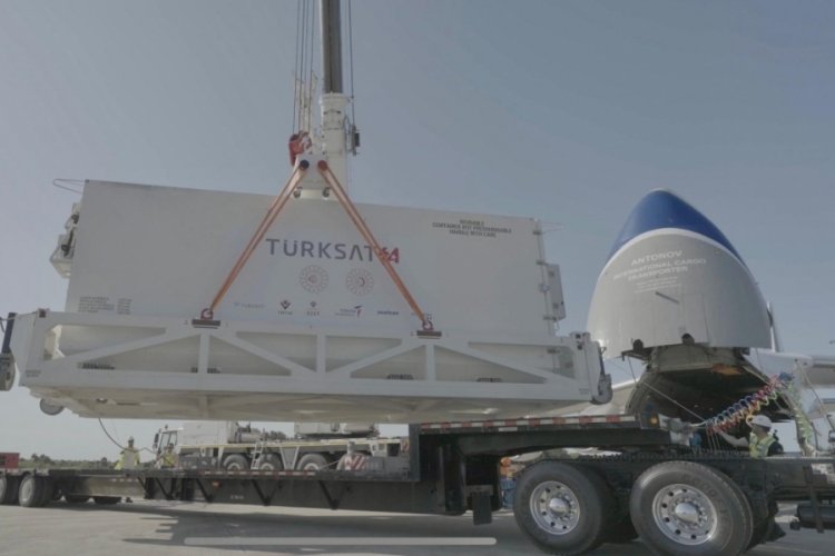 SpaceX'te T&Uuml;RKSAT 6A hareketliliği