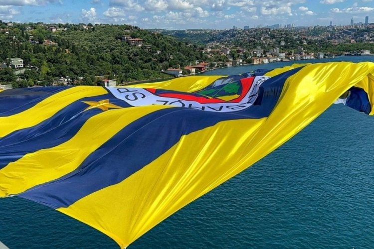 Fenerbah&ccedil;e bayrağı k&ouml;pr&uuml;lerde sallandı