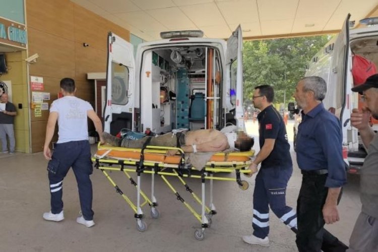 Bursa'da traktör kontrolden çıkarak devrildi! 1'i ağır 4 orman işçisi yaralandı