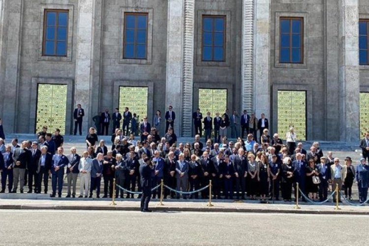 Eski Dışişleri Bakanı Yakış i&ccedil;in TBMM'de t&ouml;ren d&uuml;zenlendi