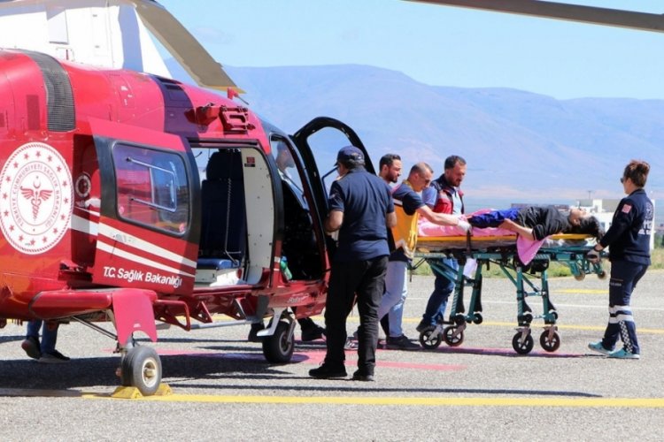 Erzurum'da evlerinin bah&ccedil;esinde silahlı saldırıya uğradılar: 1 &ouml;l&uuml; 1 yaralı