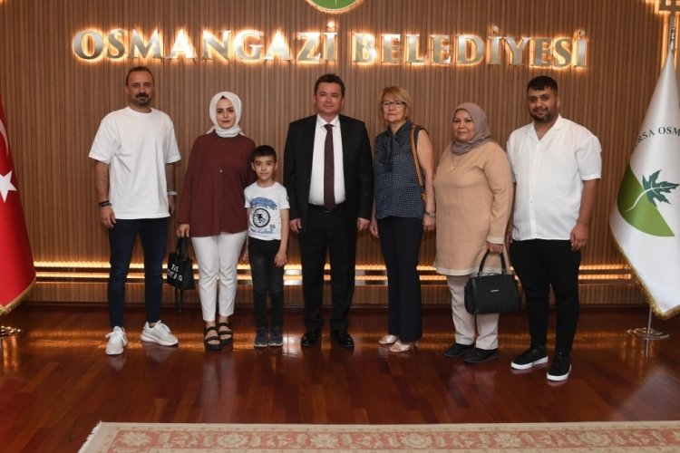 Bursa'da Başkan Aydın'dan küçük Muhammet'e destek