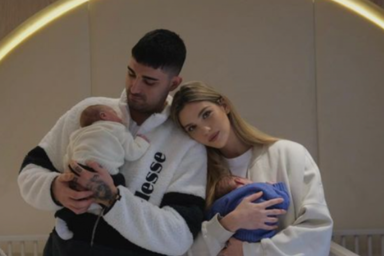 İdo Tatlıses ve Yasemin Şefkatli, ikiz bebeklerinin y&uuml;zlerini g&ouml;sterdi