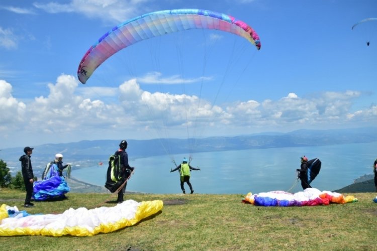 Bursa'da yamaç paraşütü etkinliğine hava engeli
