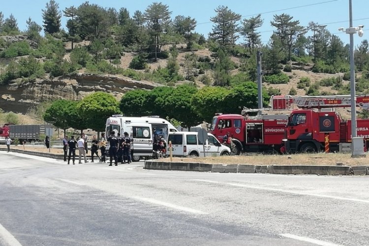 Bursa'da 2 otomobilin çarpıştığı kazada 5 kişi yaralandı