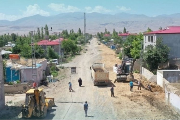 Iğdır'da yol genişletme &ccedil;alışması son s&uuml;rat s&uuml;r&uuml;yor