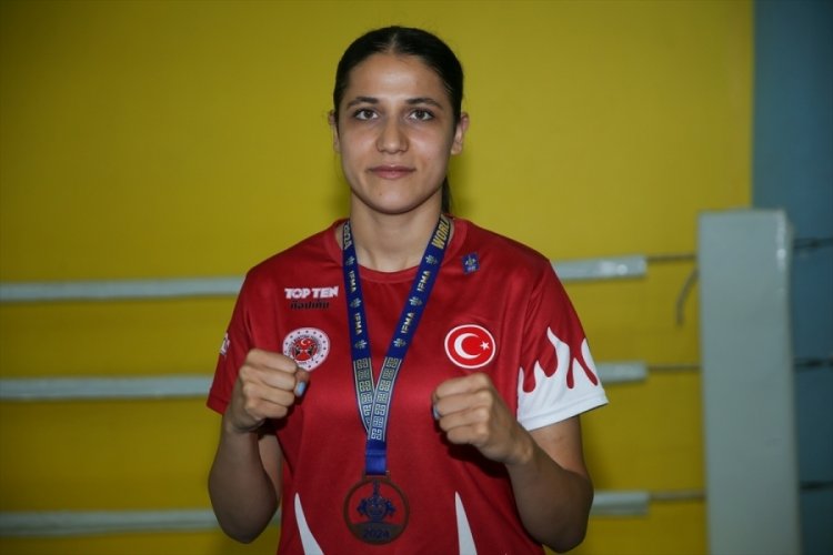 Garsonluktan d&uuml;nya &uuml;&ccedil;&uuml;nc&uuml;l&uuml;ğ&uuml;ne