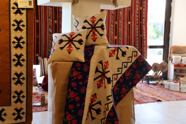 Sivas 'kilim' projesi sergiye &ccedil;ıktı