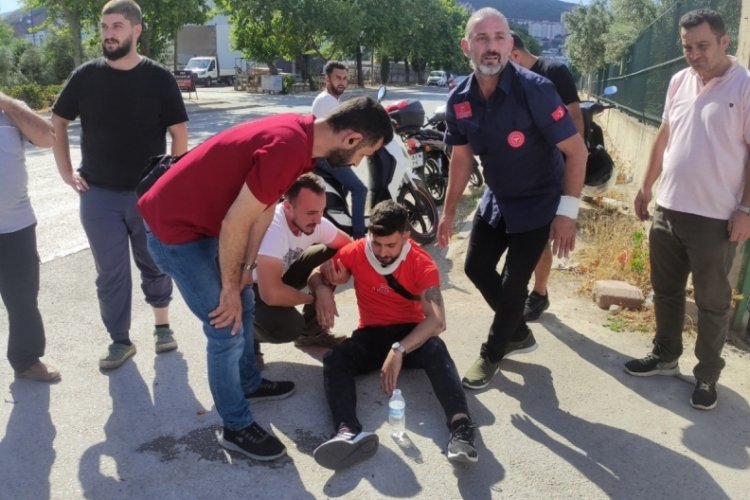 Bursa'da motosiklet dönüş yapan otomobile çarptı