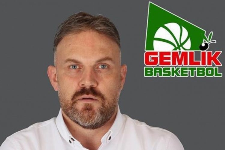 Gemlik Basketbollu Yahya Gümüş 'yılın menajeri' seçildi