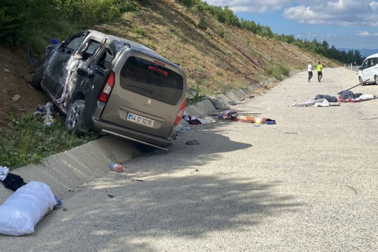Takla atan ara&ccedil; metrelerce s&uuml;r&uuml;klendi! 5 kişi yaralandı
