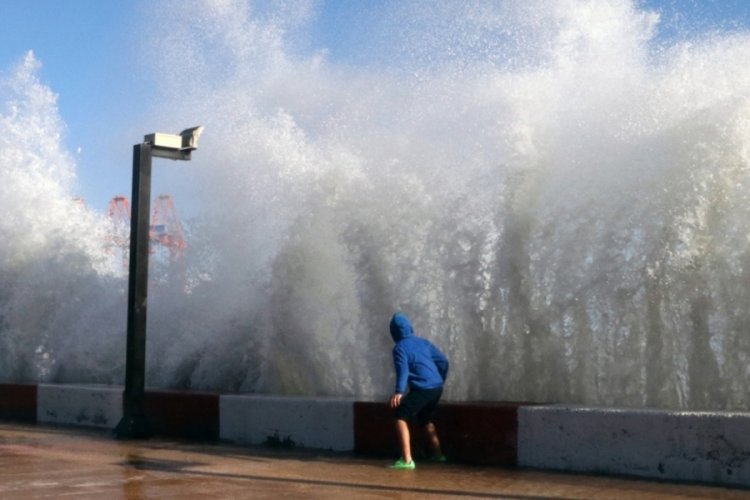 Meteorolojiden Marmara'nın güneyi ile kıyı Ege için fırtına tehlikesi