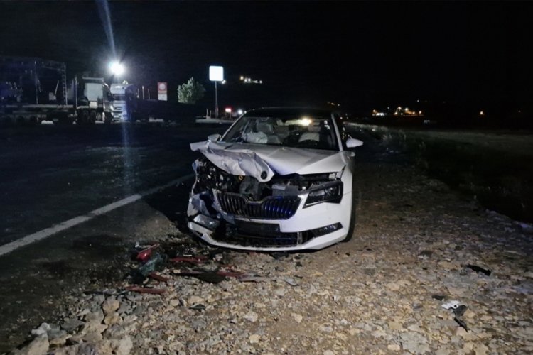 Diyarbakır'da iki araç kafa kafaya çarpıştı: 5'i ağır 8 yaralı