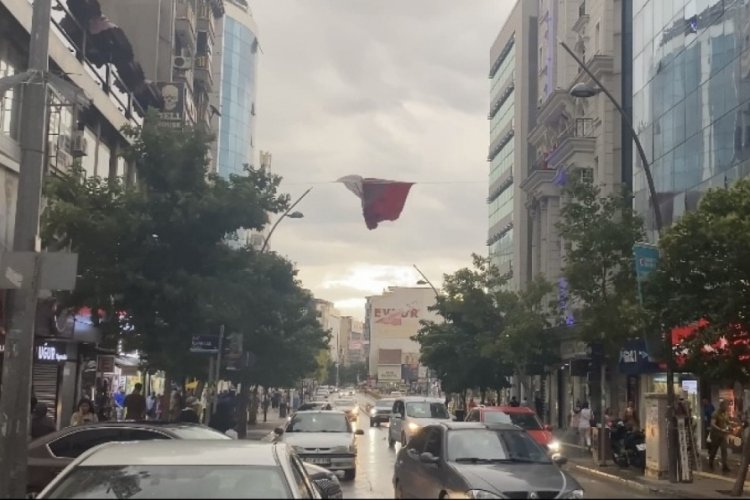 Elazığ'da kuvvetli r&uuml;zgar hayatı olumsuz etkiledi