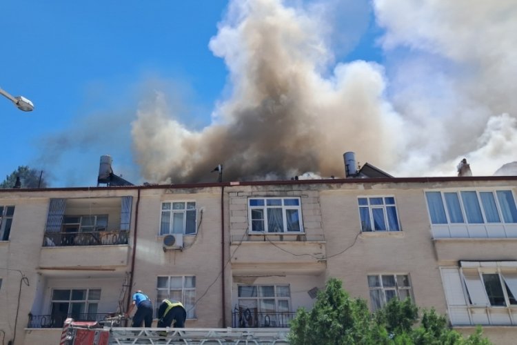 Karaman'da çatı yangını korkuttu