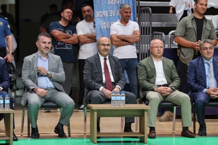 Bursa Valisi Mahmut Demirtaş Yaz Spor Okulları açılışına katıldı
