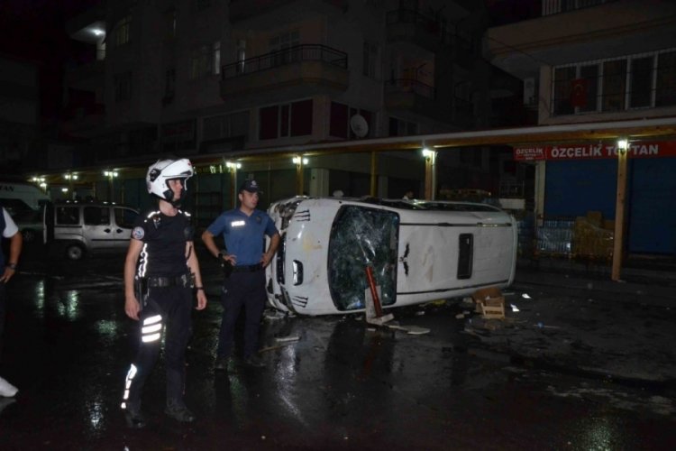 Antalya'da ayağa kalktı! Suriyelilere ait araçlara zarar verdi