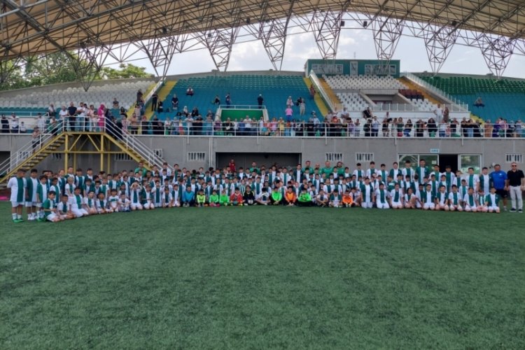 Bursaspor Merinos Futbol Okulu yaz sezonunu açtı&nbsp;