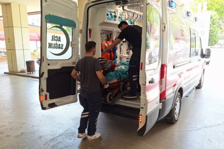 Kocaeli'de denizde hareketsiz halde bulunan bir adam, hastaneye kaldırıldı