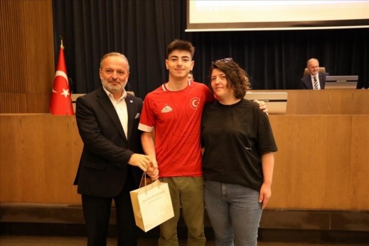 Bursa İnegöl'ün başarılı gençleri mecliste ağırlandı