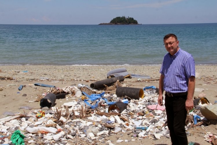 Yaşanabilir tek ada şimdilerde manzaralı çöplük!