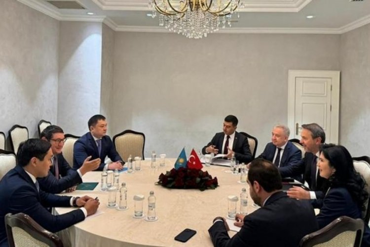 Bakan Bayraktar, Kazakistanlı bakanlarla görüştü