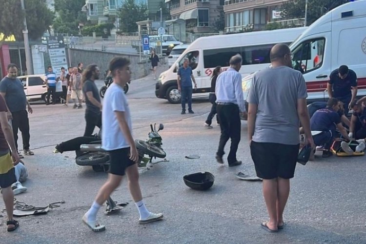 Tehlikeli kavşak yine can yaktı: Motosiklet s&uuml;r&uuml;c&uuml;s&uuml; ağır yaralandı