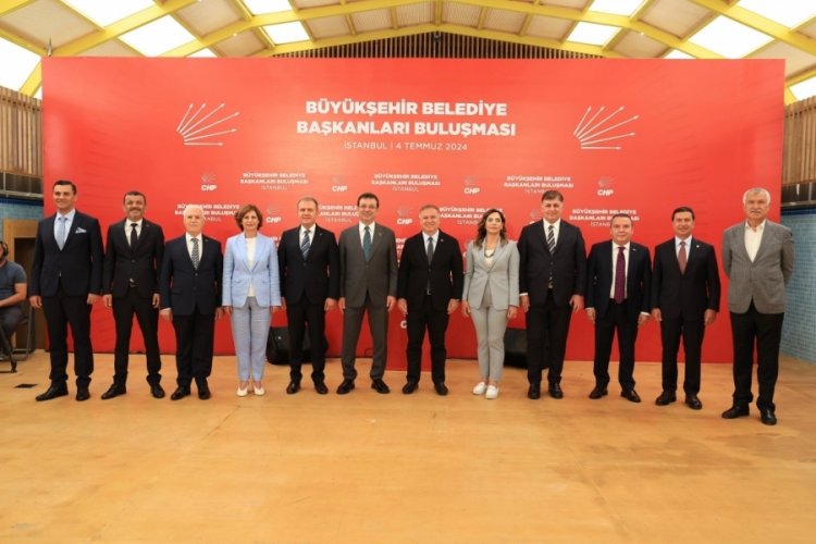 CHP'li Büyükşehir Belediye Başkanları İstanbul'da bir araya geldi