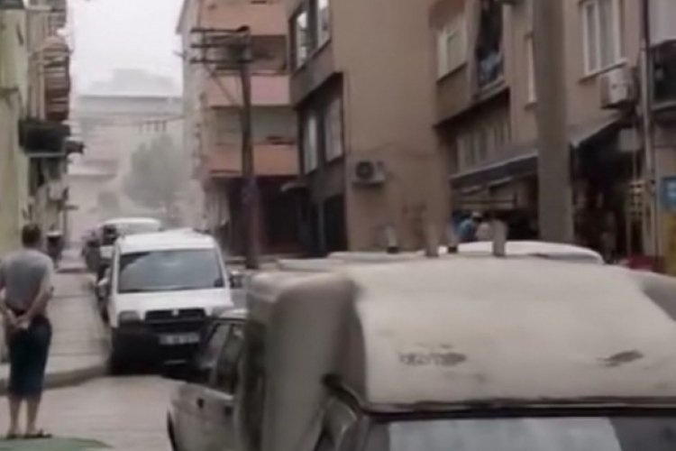 Bursa'da sokağın iki tarafında yağan yağmur şaşırttı