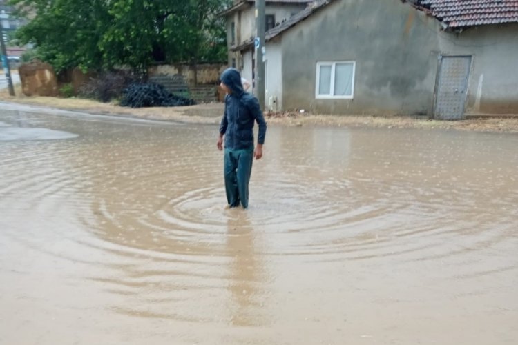 Yenişehir'de ev ve tarlalar sular altında kaldı