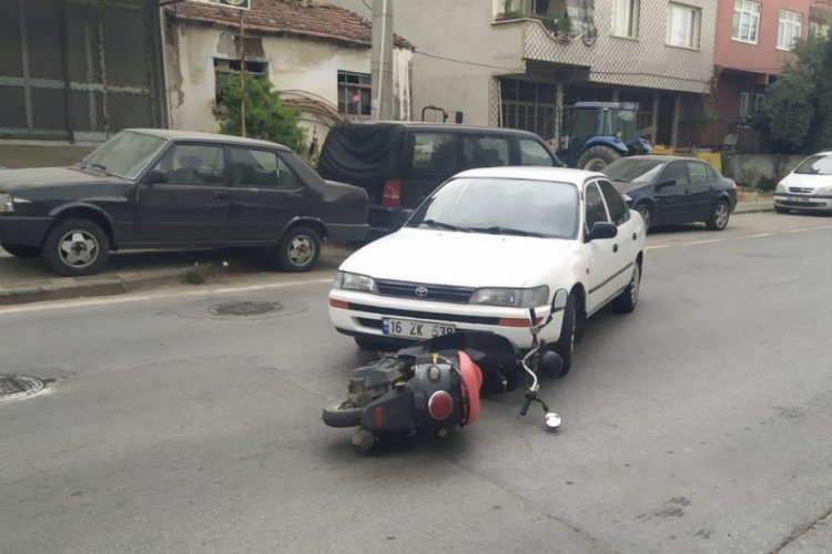 Bursa'da otomobil ile çarpışan motosiklet sürücüsü yaralandı