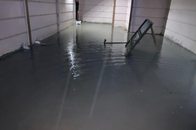 Burdur'da yağış  hayatı fel&ccedil; etti! 34 evi su bastı