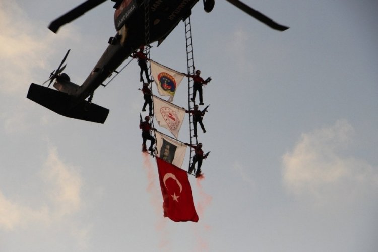 Hatay'da çelik kanatlardan mest eden gösteri 