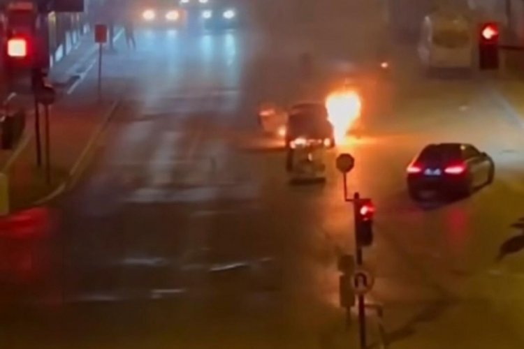 Bursa'da ara&ccedil; alev aldı!