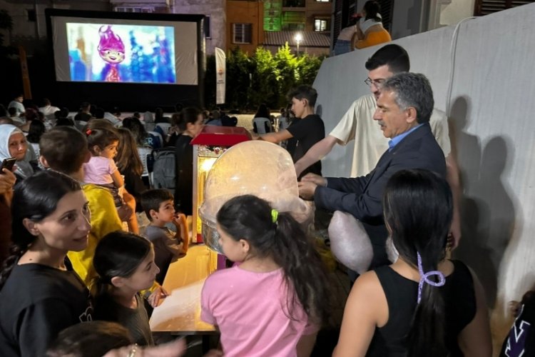 Bursa'da Gemlikli &ccedil;ocuklara a&ccedil;ık hava sineması