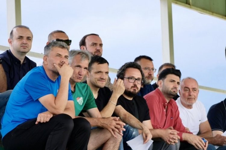 Başkan &Ccedil;elik ve Batalla Vakıfk&ouml;y'de gen&ccedil;leri izledi