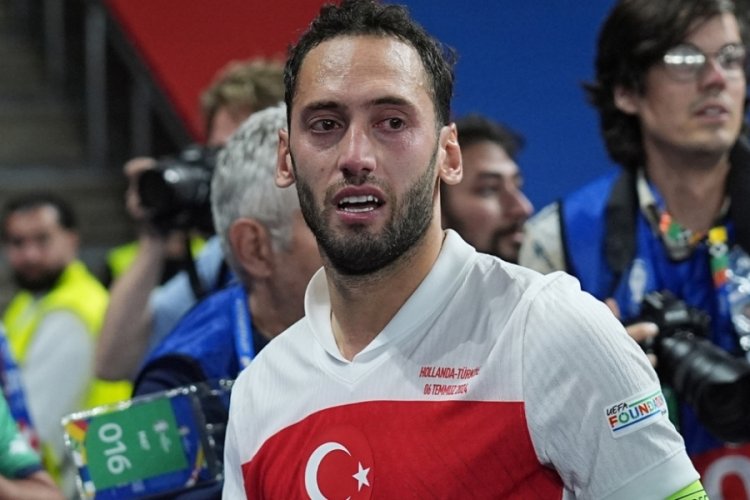 Hakan &Ccedil;alhanoğlu, R&uuml;şt&uuml; Re&ccedil;ber'in rekoruna ortak oldu