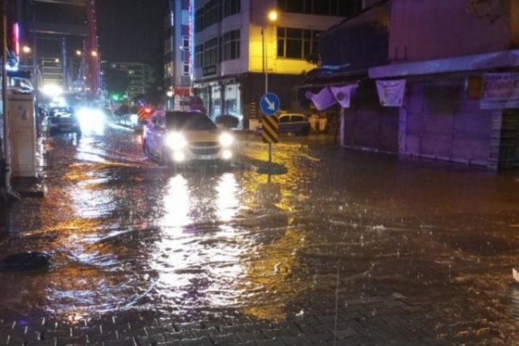 Samsun'da yoğun yağış su baskınına sebep oldu
