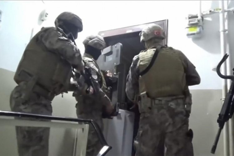 Diyarbakır'da 'Demir' operasyonu: 10 g&ouml;zaltı