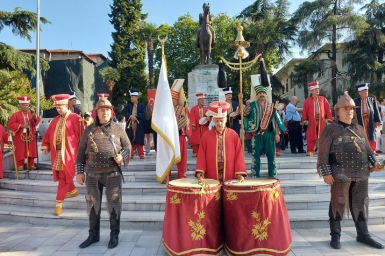 Bursa BB'nden 36'ncı Uluslararası Altın Karag&ouml;z Halk Dansları Yarışması &ouml;ncesi kortej!&nbsp;